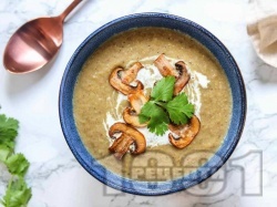 Гъбена вегетарианска крем супа с морков, картоф, пащърнак и праз - снимка на рецептата